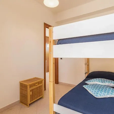 3 Bedroom Lovely In Holiday home
